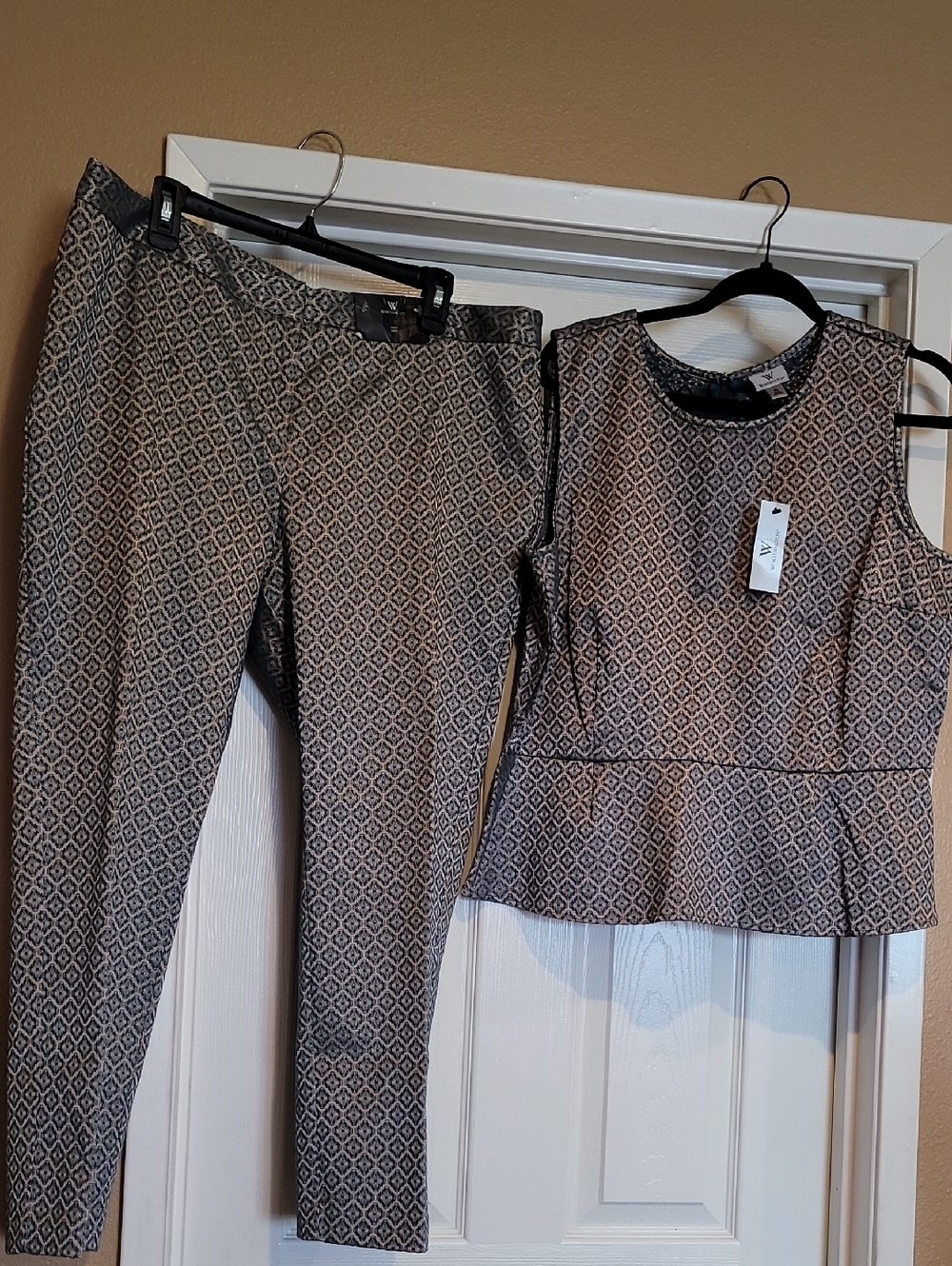 Worthington Black and Tan Geometric Peplum Top with Skinny Pants